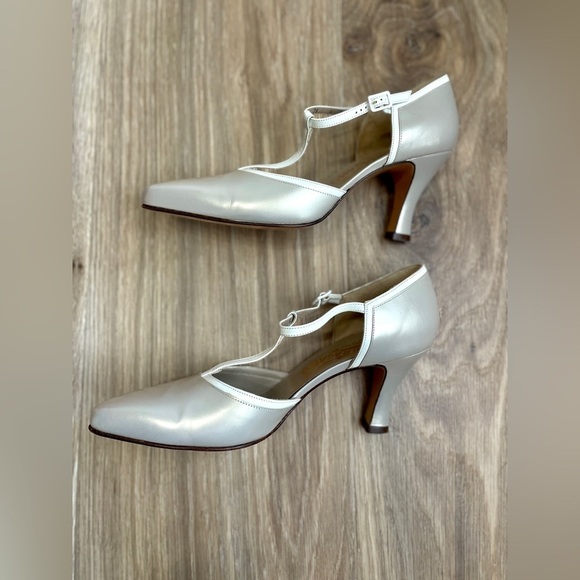 Salvatori Ferragamo Mirna Stucco Vintage Style Tango Heel Size 6 B - Picture 1 of 9